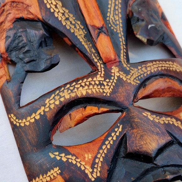 Vintage Wooden African Maasai Beaded Mask from Kenya - Picture 1 of 7